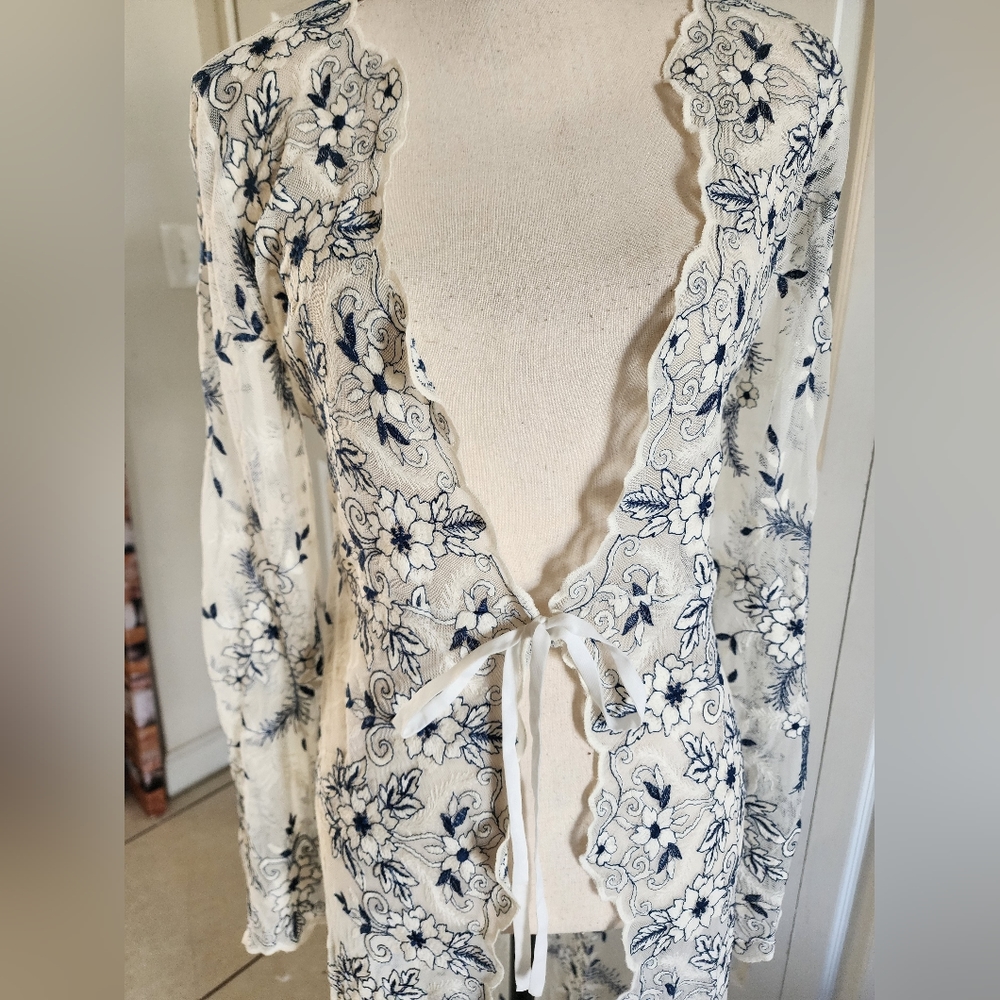 Vintage Style Embroidered Robe - Picture 11 of 11